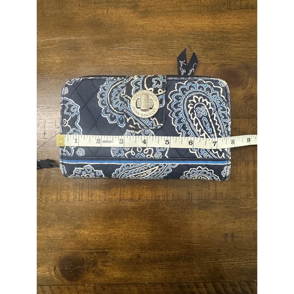 Vera Bradley Turnlock Wallet Navy Blue White Paisley Quilted Cotton‎ Zip Around